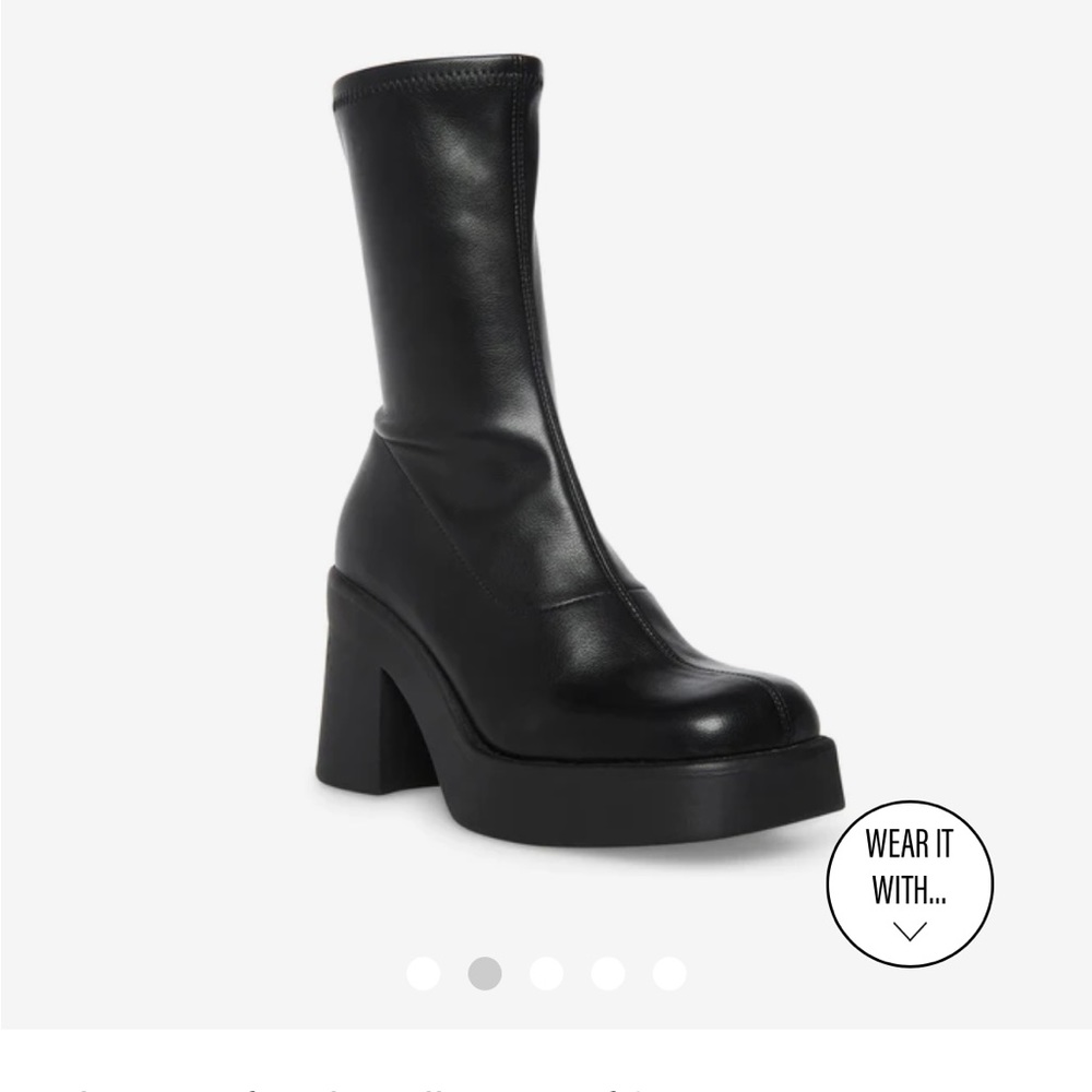 Steve Madden boots in size 6